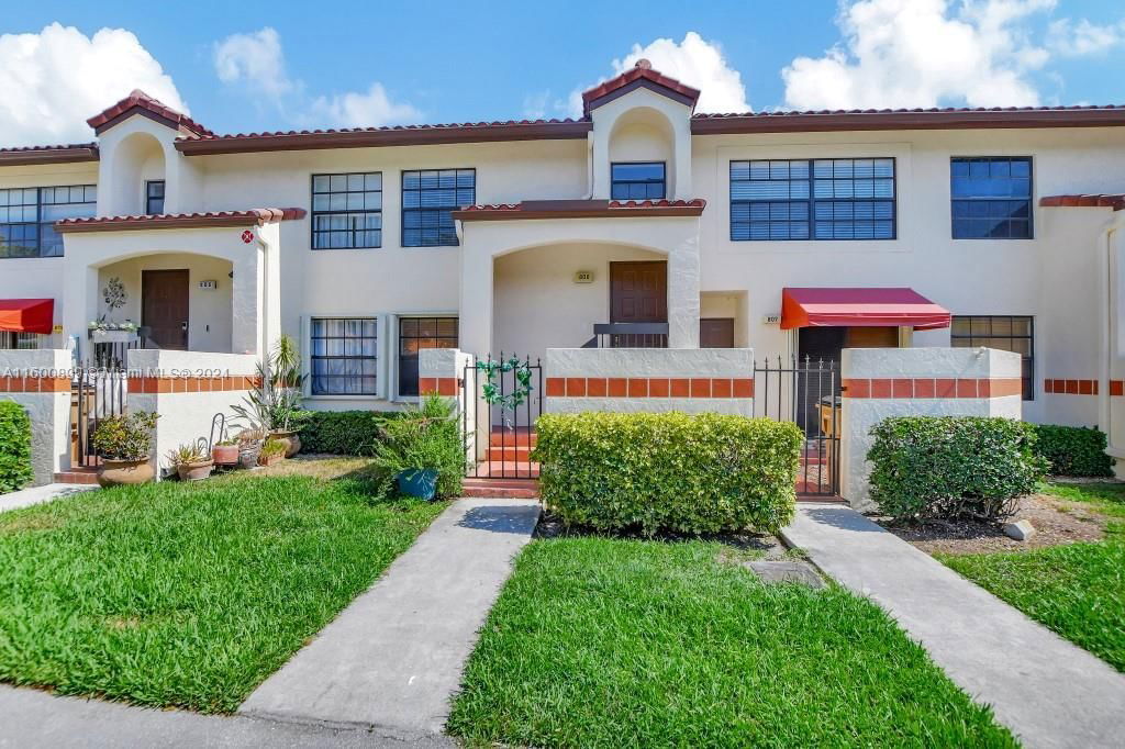Real estate property located at 808 Freedom Ct, Broward County, FREEDOM SQUARE CONDO, Deerfield Beach, FL