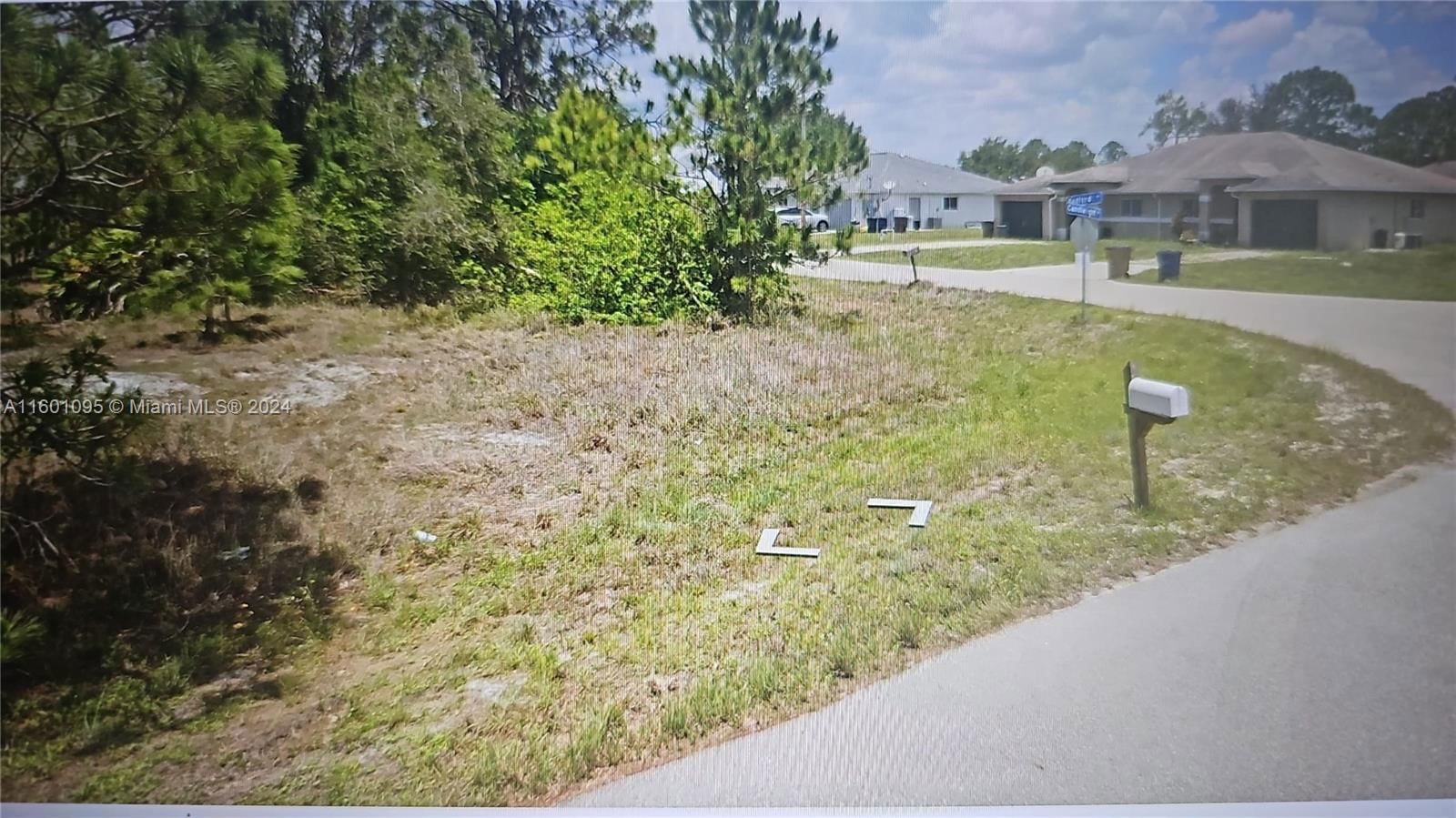 Real estate property located at 965 CANDLELIGHT DR, Lee County, Lee County Unincorporated, Lehigh Acres, FL