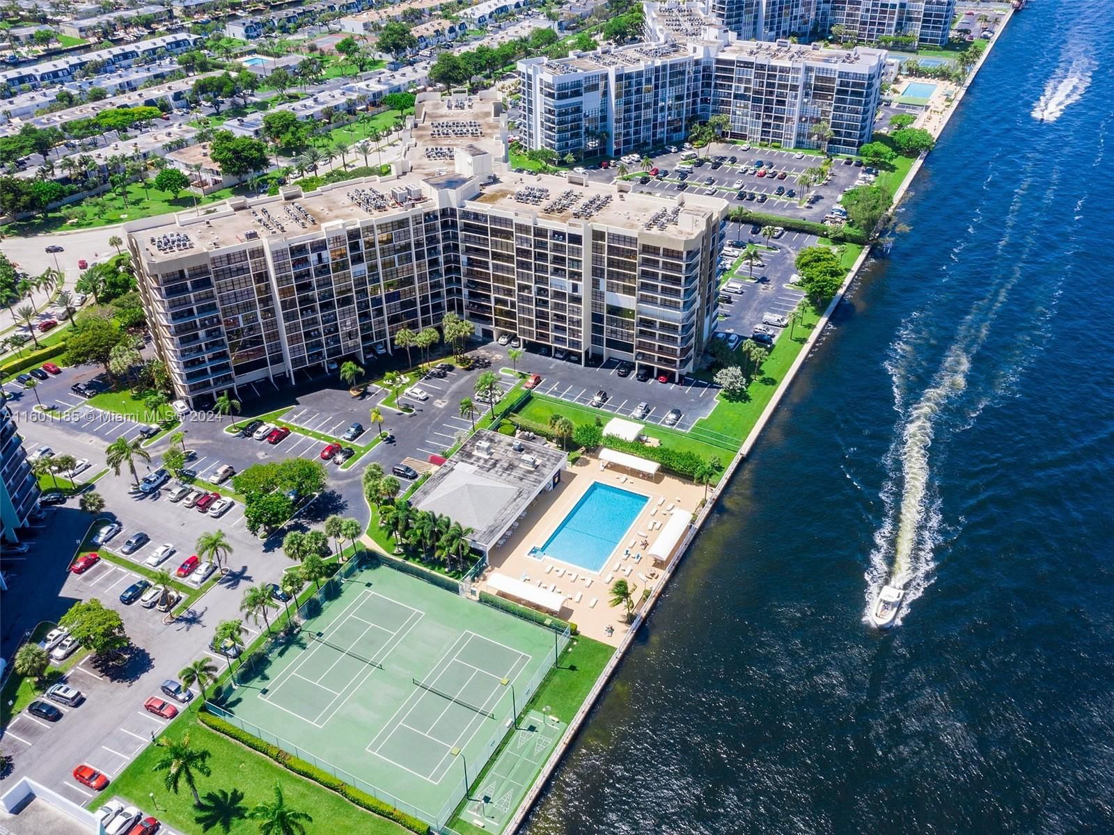 Real estate property located at 600 Parkview Dr #708, Broward County, TOWERS OF OCEANVIEW SOUTH, Hallandale Beach, FL