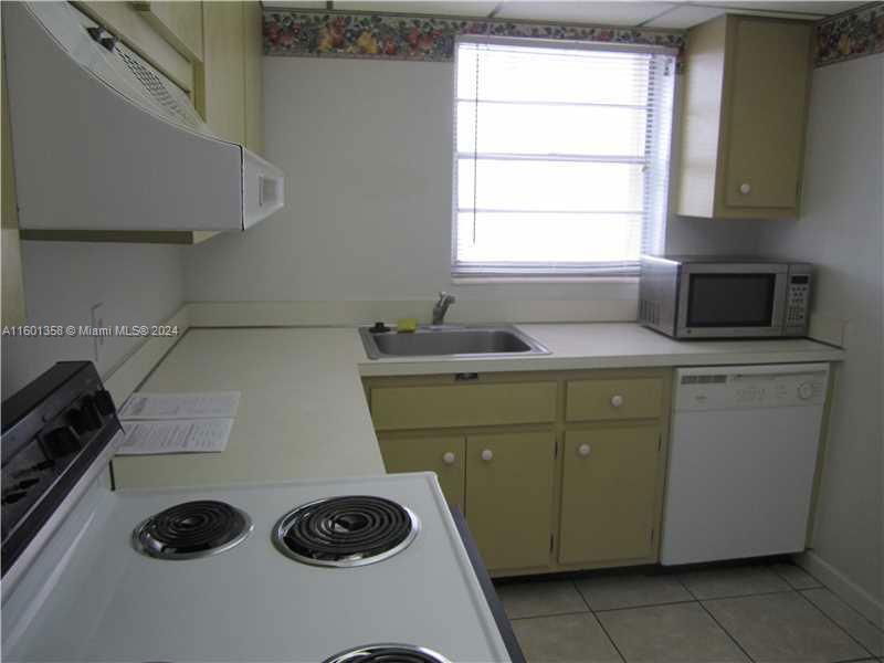 Real estate property located at 7757 86 ST C-311, Miami-Dade County, KINGS CREEK SOUTH CONDO, Miami, FL