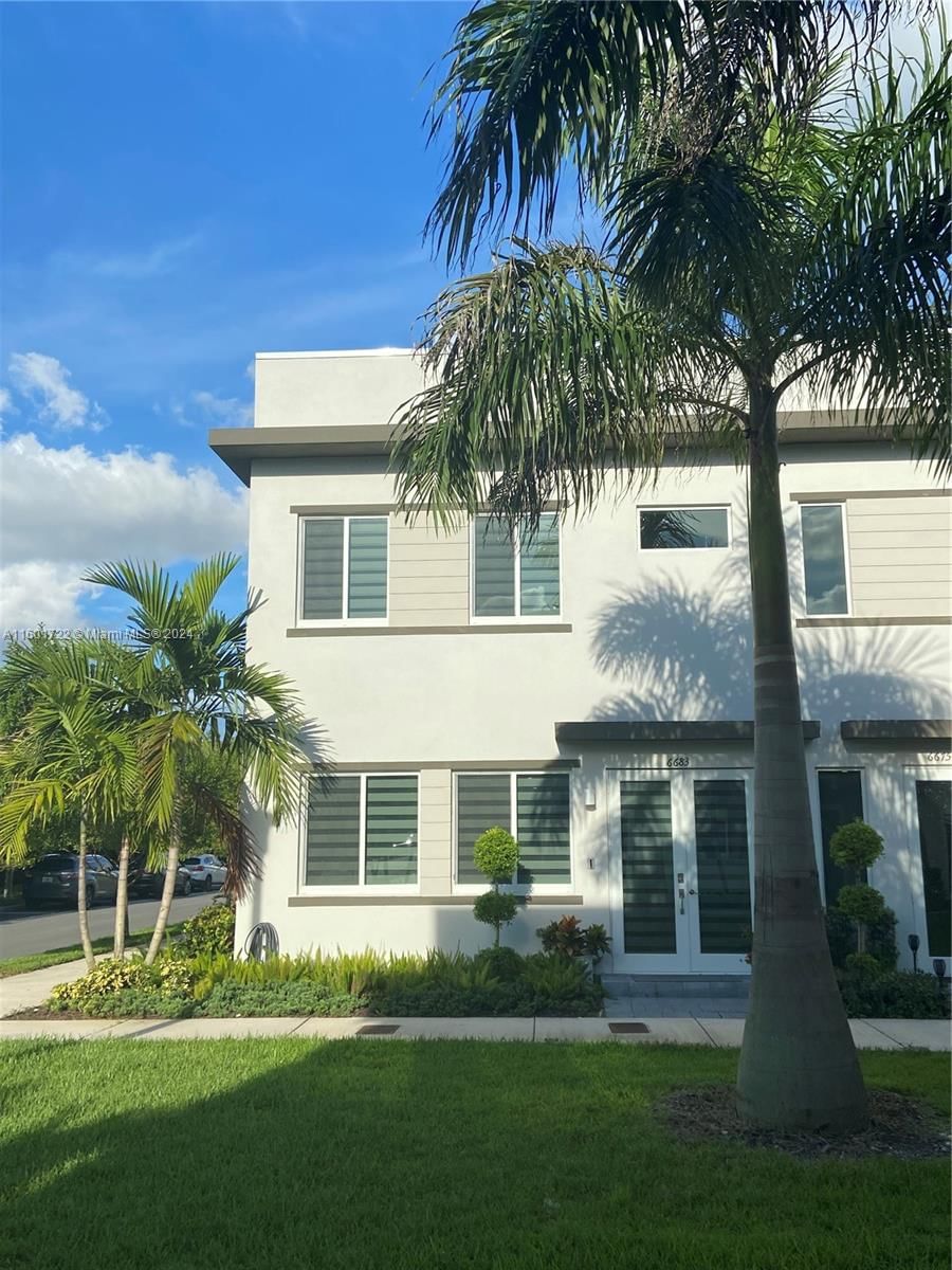 Real estate property located at 6683 103rd Pkwy #6683, Miami-Dade, Landmark at Doral Central, Doral, FL