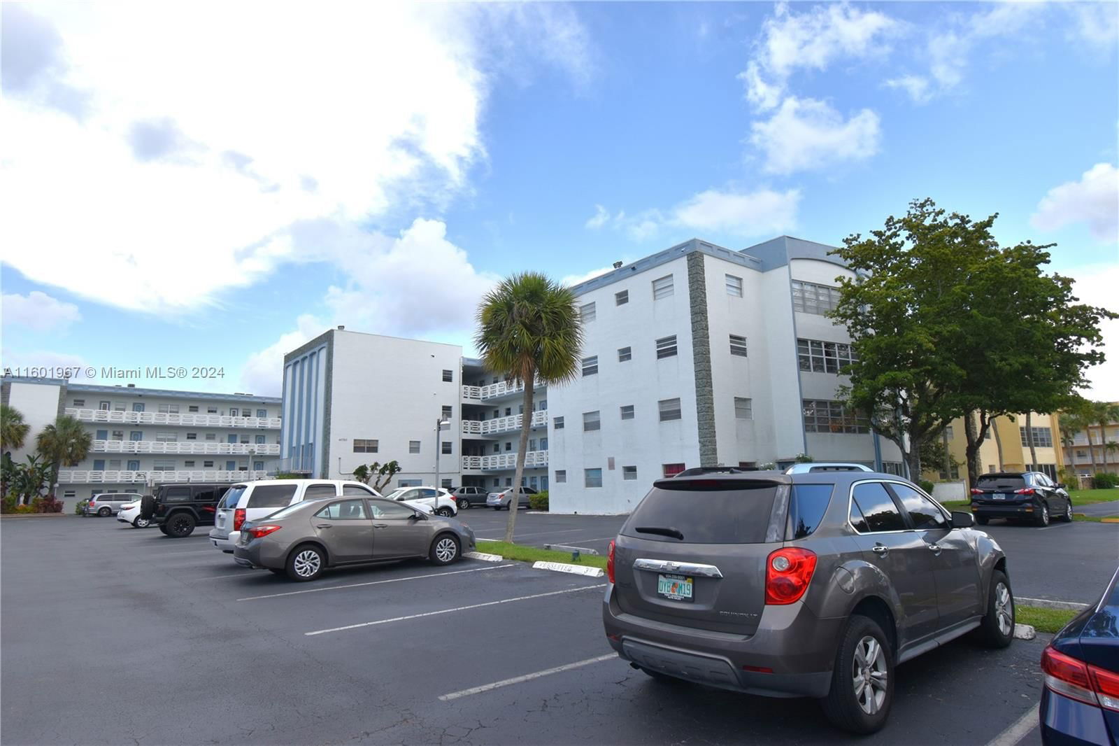 Real estate property located at 4050 42nd Ave #413, Broward County, TOPAZ NORTH CONDO, Lauderdale Lakes, FL