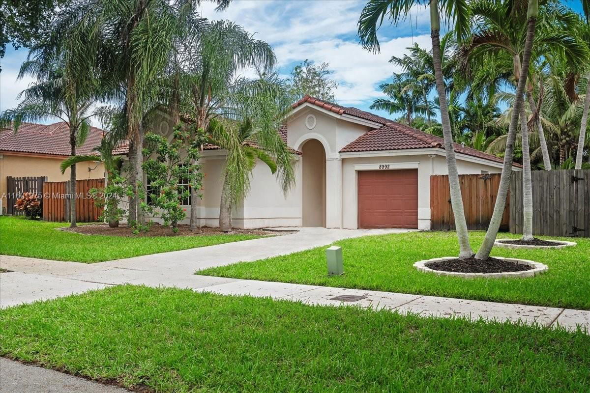 Real estate property located at 8992 212th Ter, Miami-Dade County, LAKES BY THE BAY SEC 10, Cutler Bay, FL