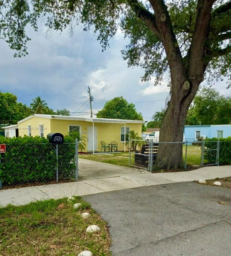 Real estate property located at 2425 162nd St, Miami-Dade County, BUNCHE PARK, Miami Gardens, FL