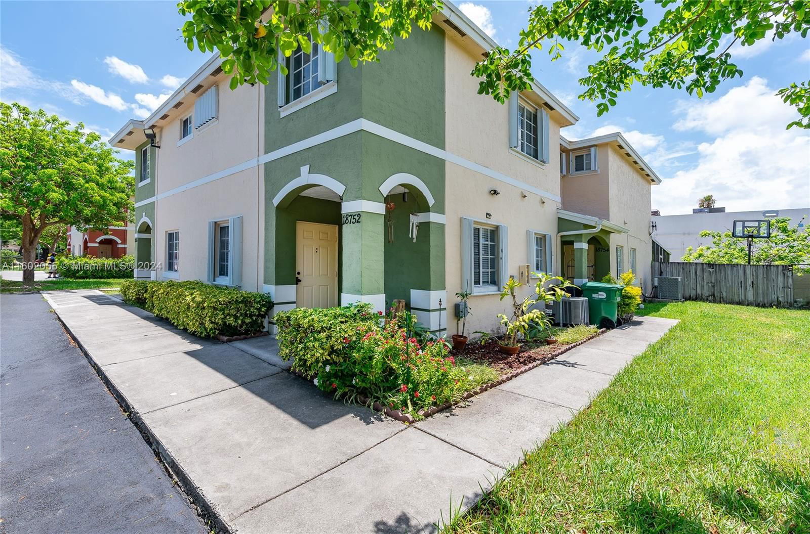 Real estate property located at 18752 100th Ave #18752, Miami-Dade County, ROYALE POINT-TOWNVILLAS C, Cutler Bay, FL