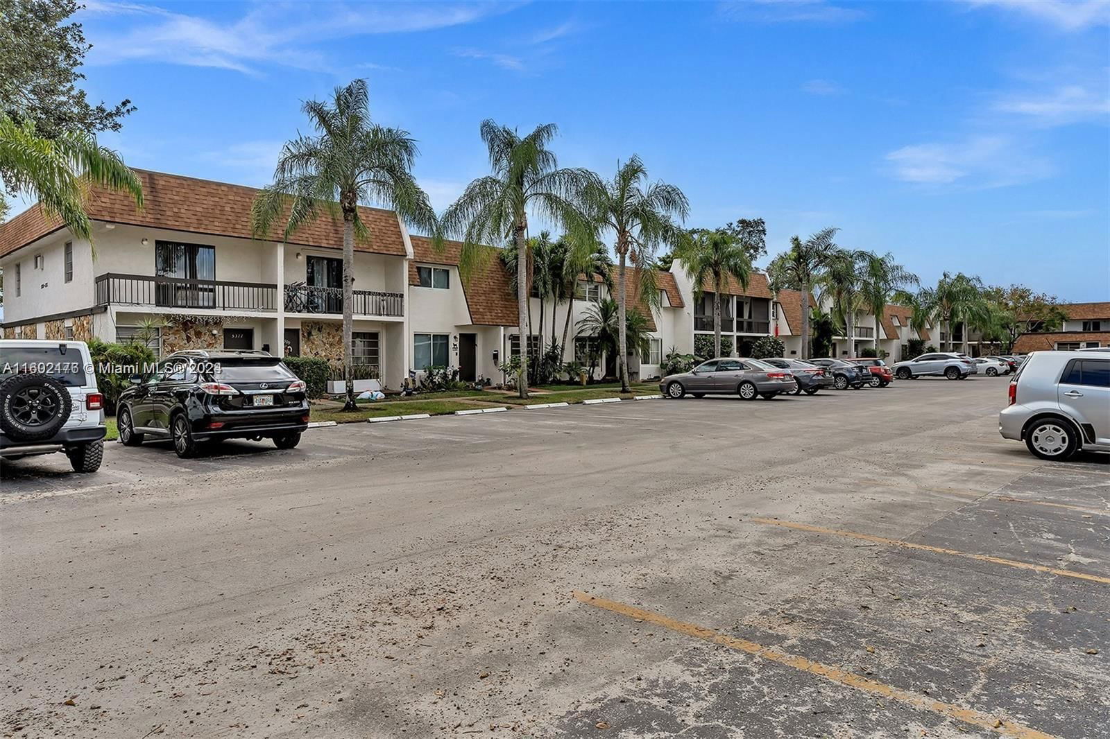 Real estate property located at 5277 40th Ave #17, Broward County, VILLAGE TOWNHOUSE 1 CONDO, Dania Beach, FL