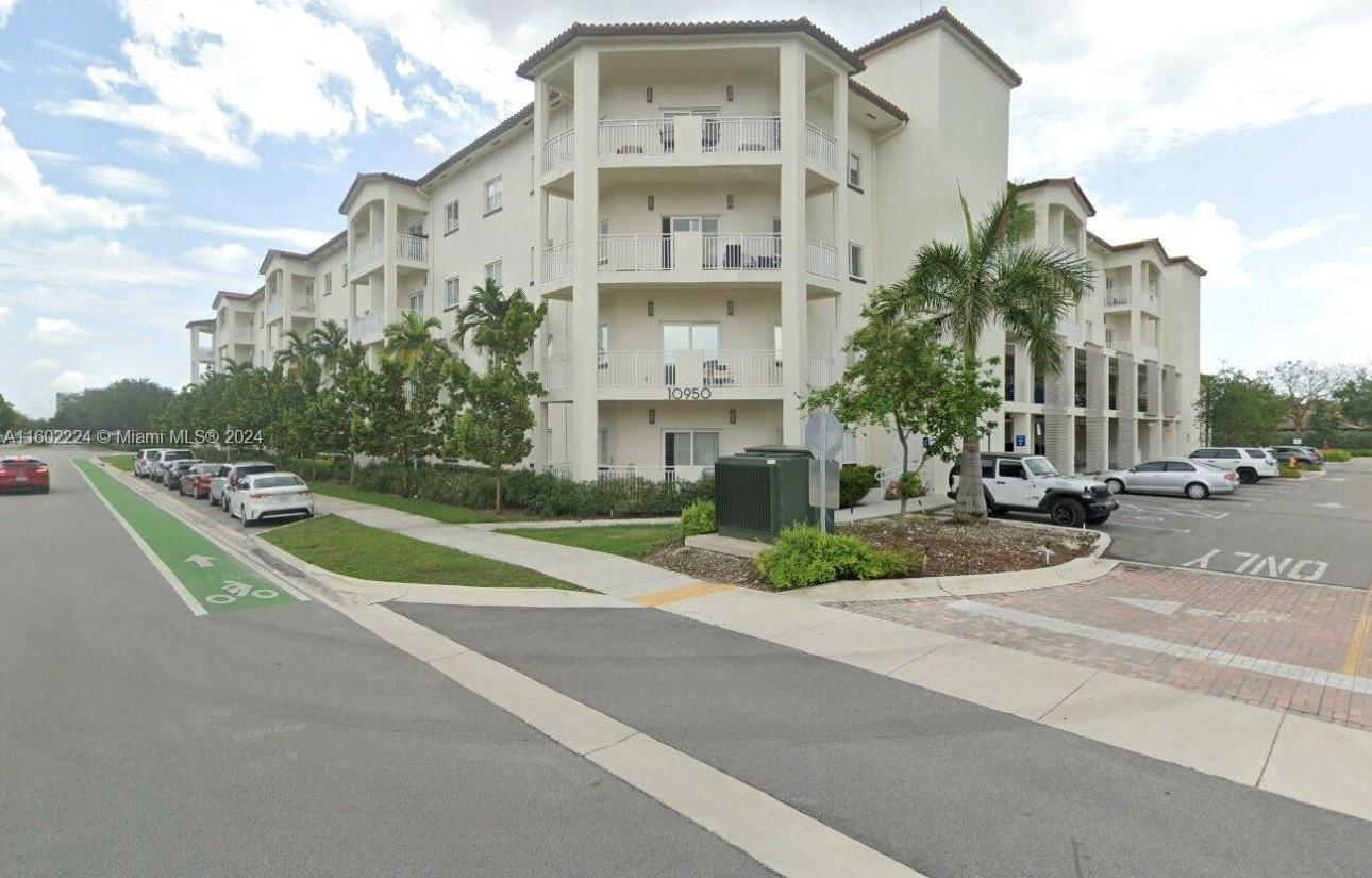 Real estate property located at 10950 82nd St #405, Miami-Dade, ISLANDS AT DORAL 1ST ADDI, Doral, FL