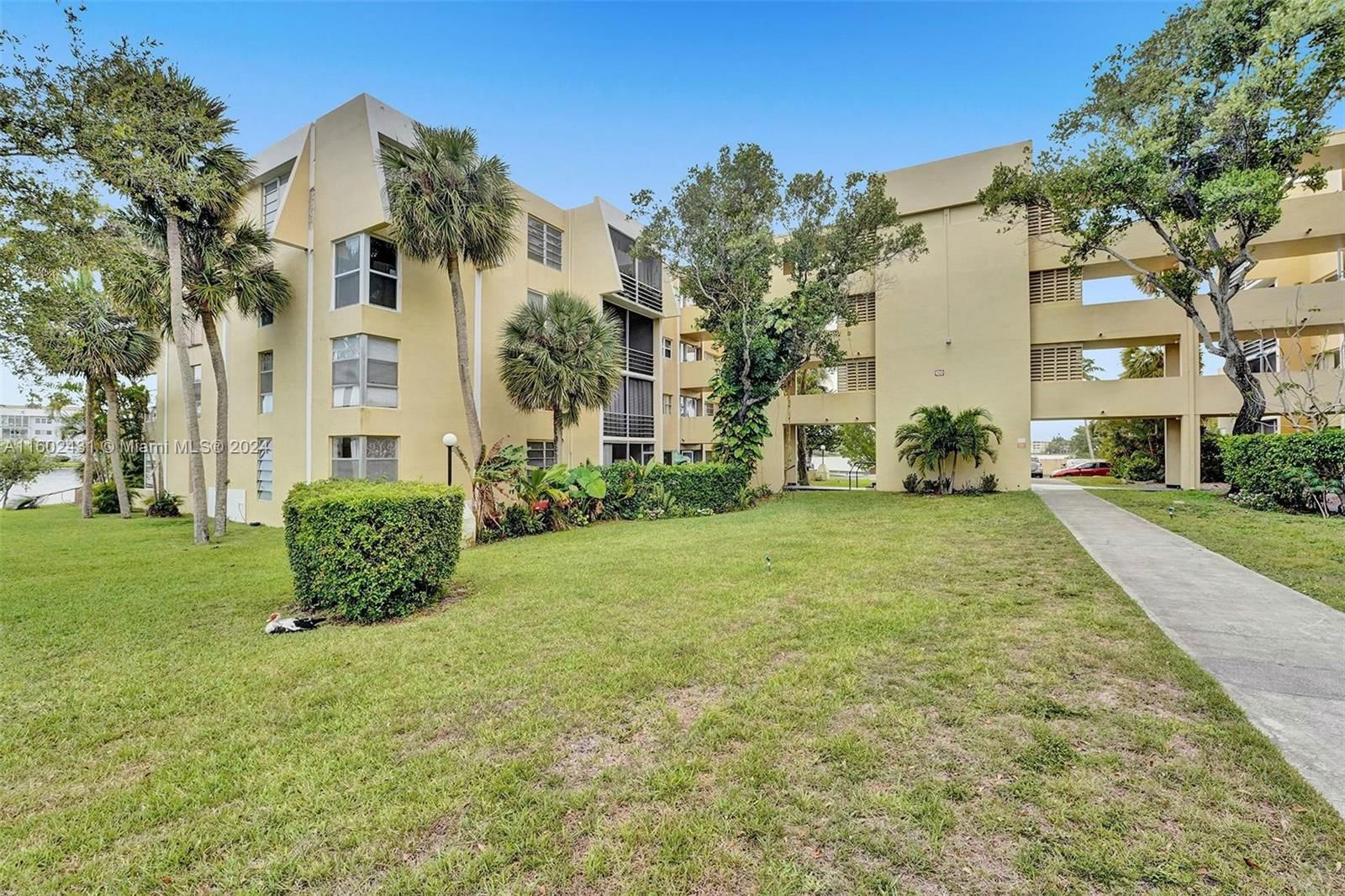 Real estate property located at 920 199th St #415, Miami-Dade County, LAKE PARK CONDO NO 1 - BL, Miami, FL