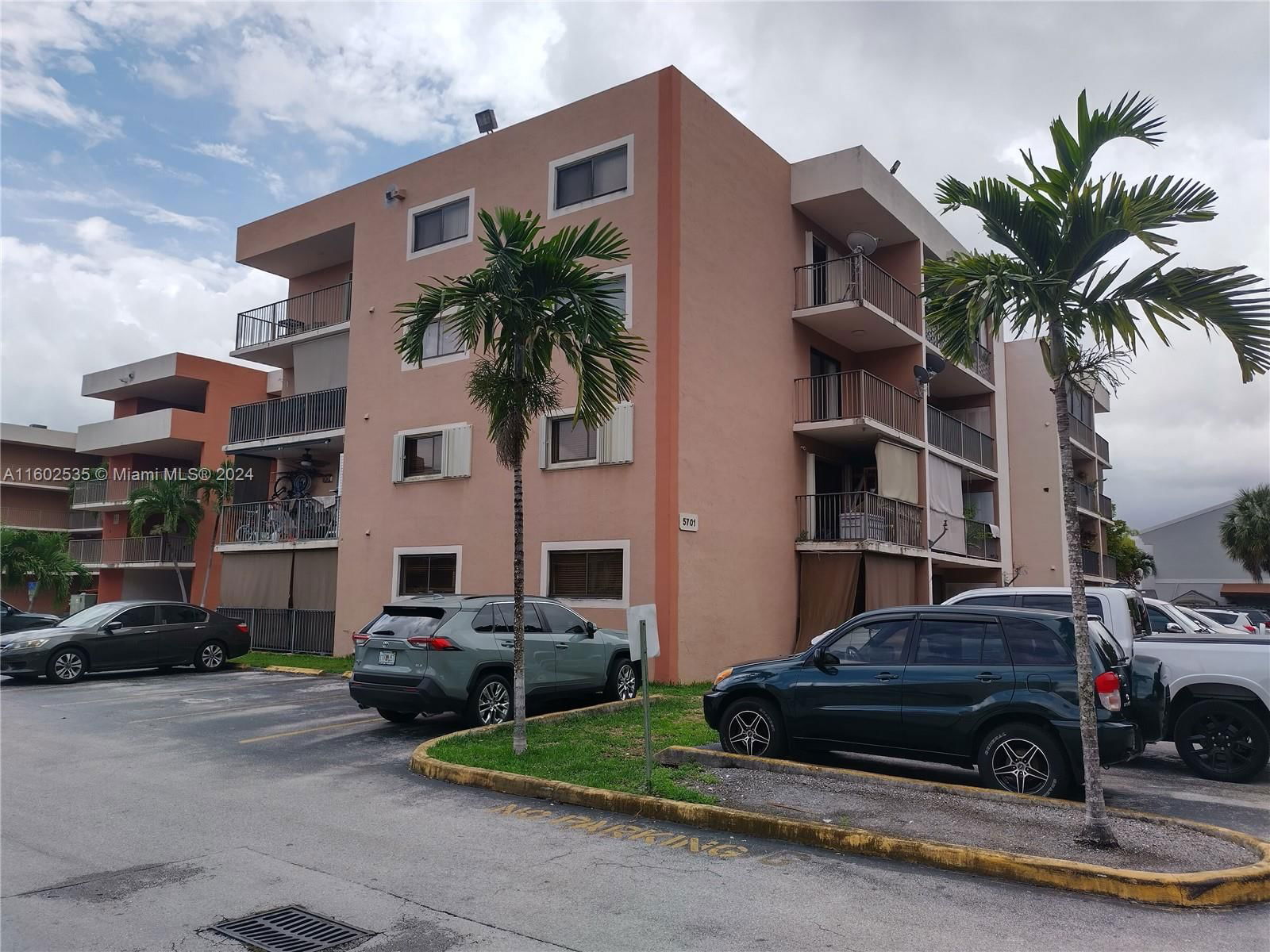 Real estate property located at 5701 25th Ct #201, Miami-Dade County, EL PUEBLO DE VERA CONDO, Hialeah, FL