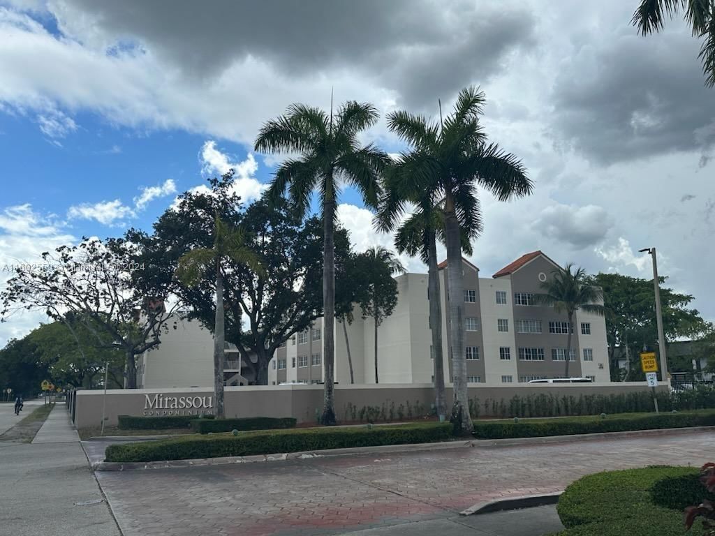 Real estate property located at 6195 186th St #309, Miami-Dade County, MIRASSOU CONDO, Hialeah, FL