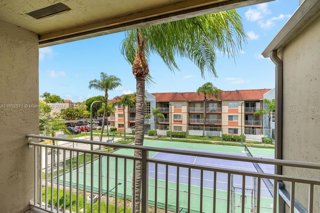 Real estate property located at 18850 57th Ave #303, Miami-Dade County, VILLA RUSTICA I CONDO, Hialeah, FL