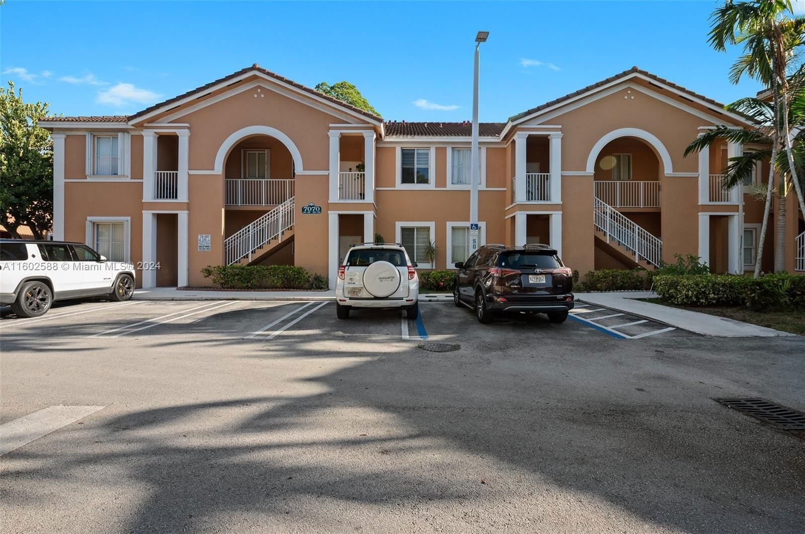 Real estate property located at 7070 177th St #201-10, Miami-Dade County, SHOMA HOMES AT COUNTRY CL, Hialeah, FL