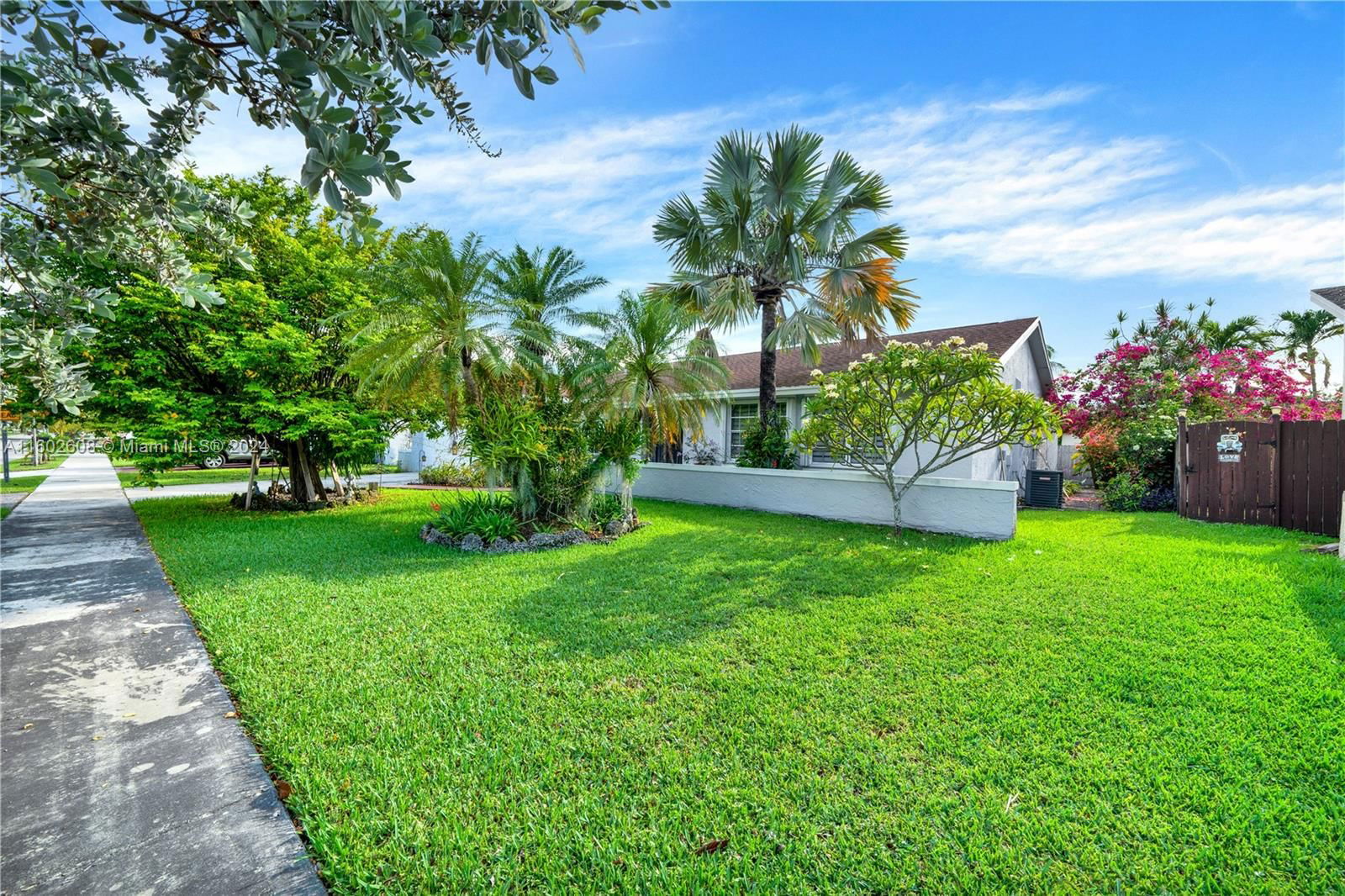 Real estate property located at 17200 93rd Ave, Miami-Dade, HARRIEL ESTATES, Palmetto Bay, FL