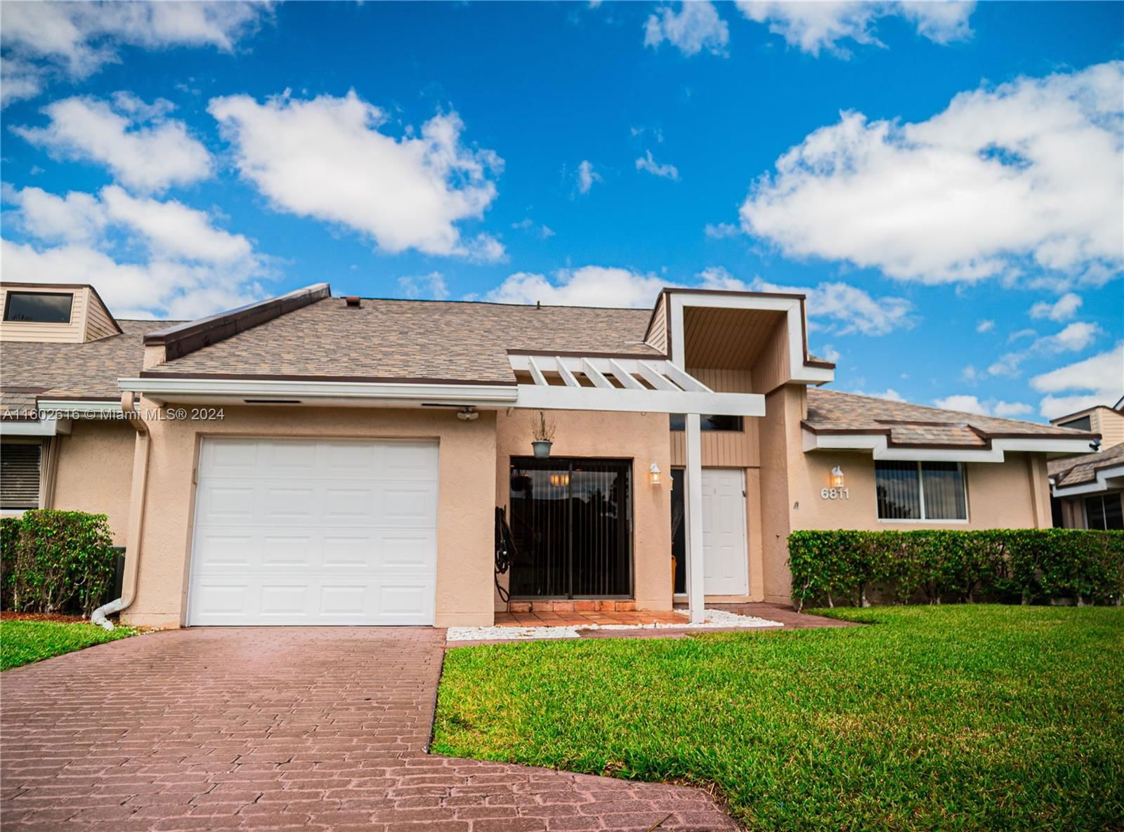Real estate property located at 6811 Fountains Cir, Palm Beach County, FOUNTAINS, Lake Worth, FL