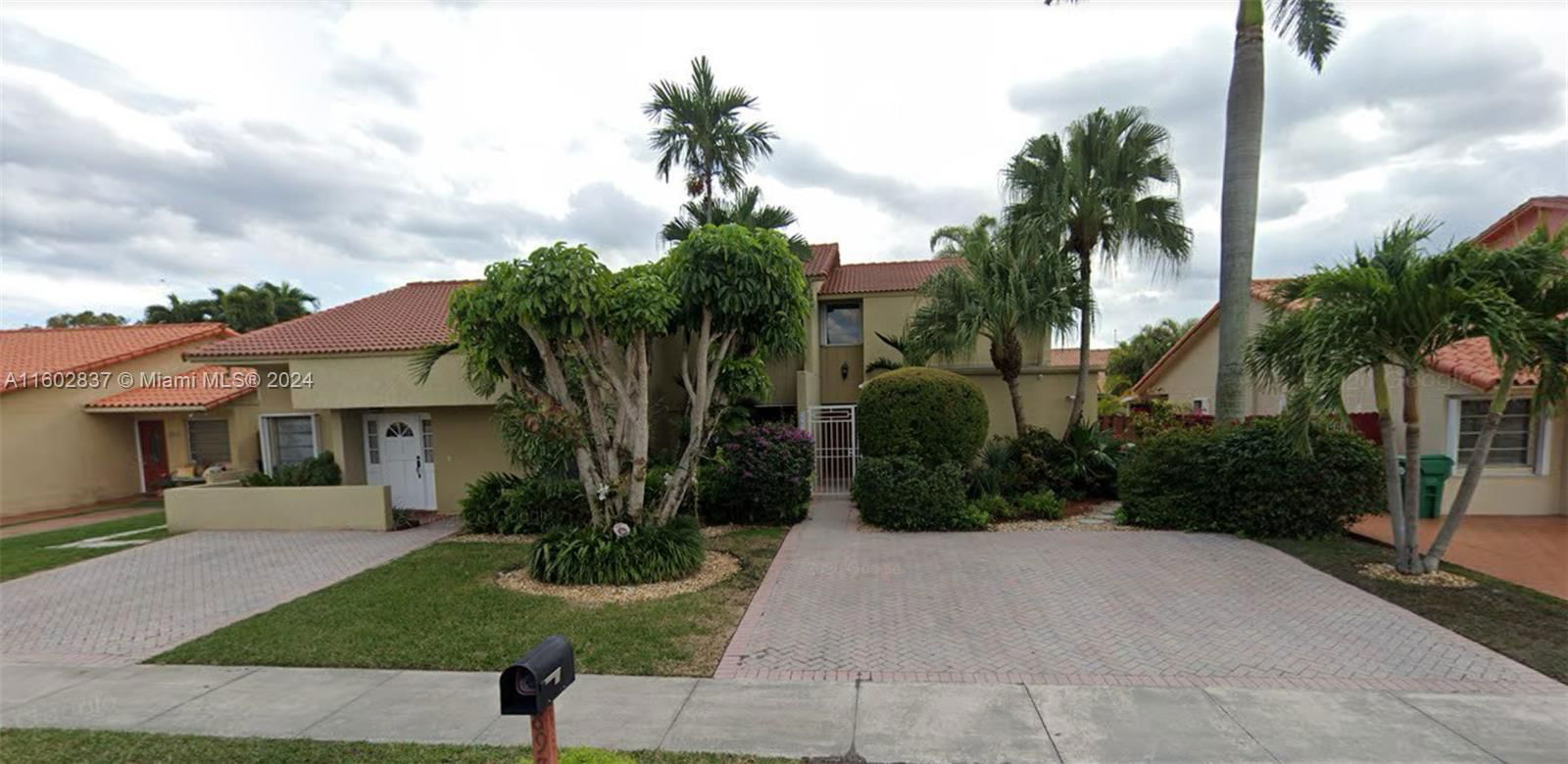 Real estate property located at 8980 8th Ter #8980, Miami-Dade County, WESTGATE GDNS, Miami, FL