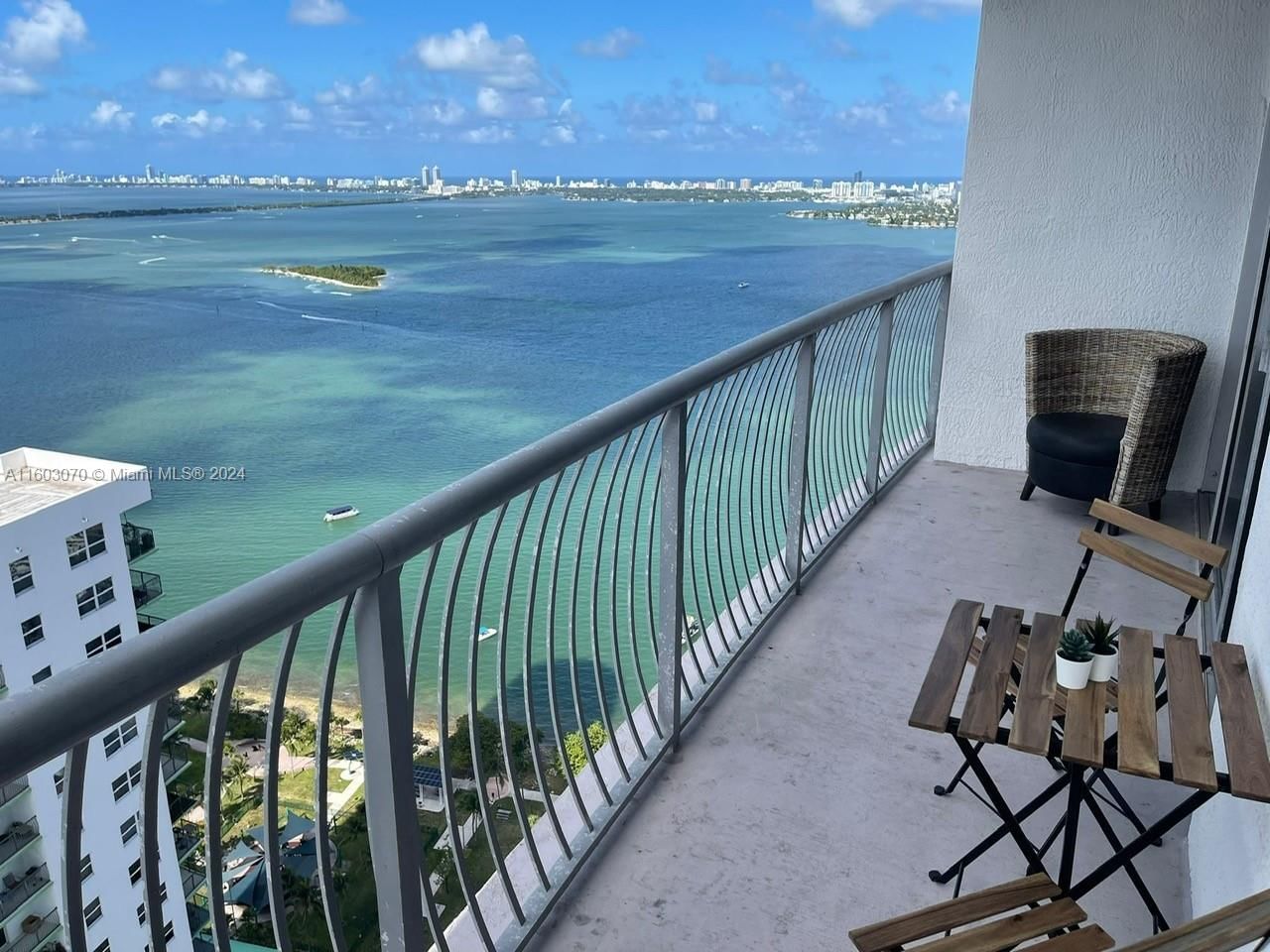 Real estate property located at 1750 Bayshore Dr #4305, Miami-Dade, OPERA TOWER CONDO, Miami, FL