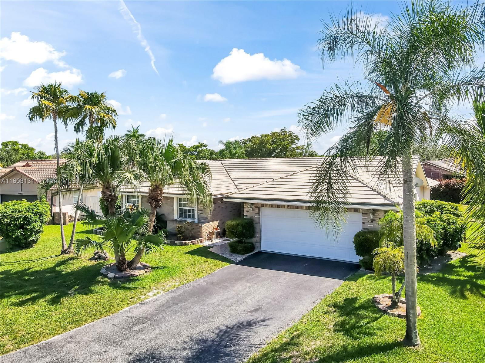 Real estate property located at 10896 4th Dr, Broward County, CYPRESS GLEN, Coral Springs, FL