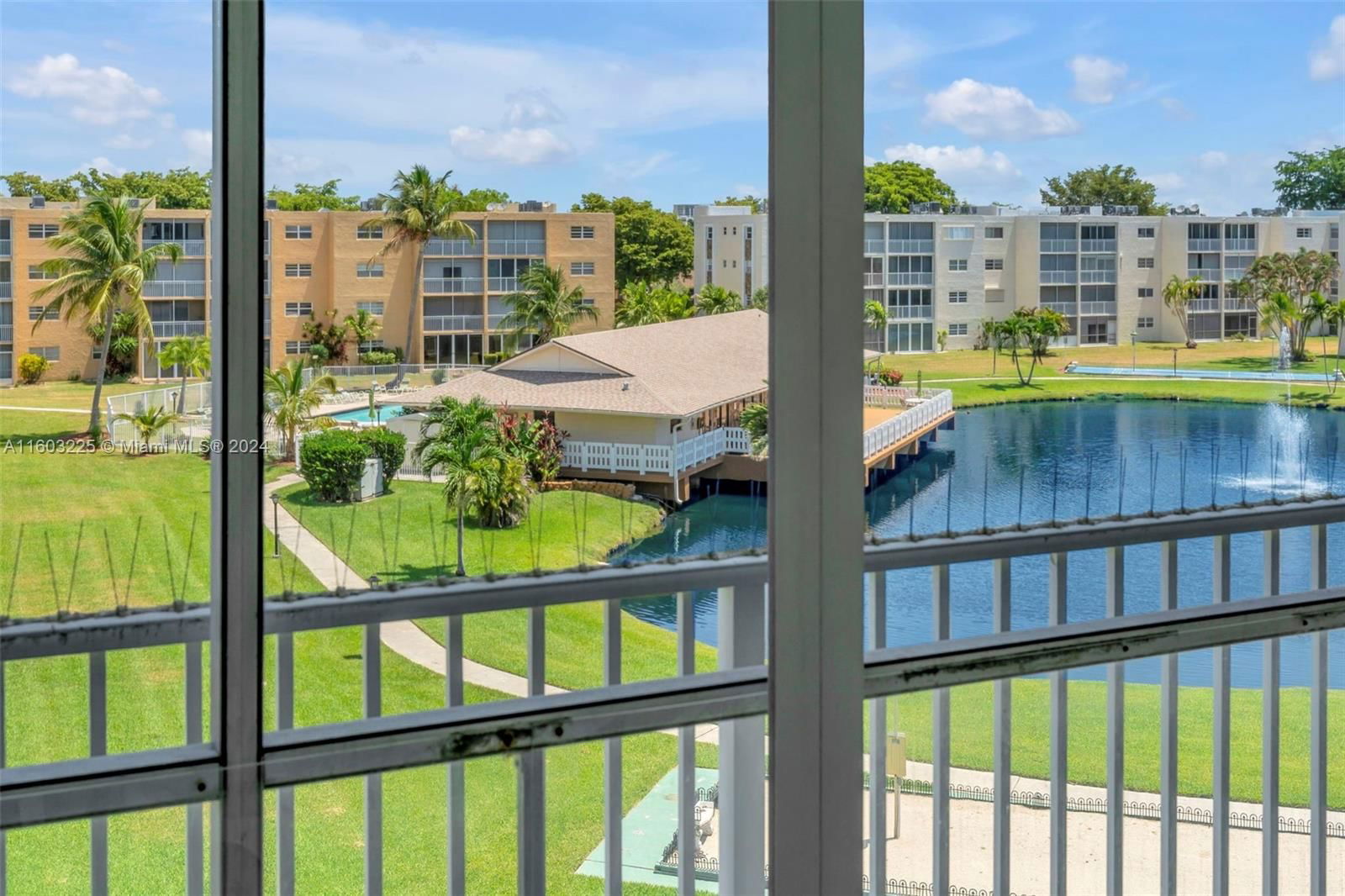 Real estate property located at 201 11th Ter #403, Broward County, MEADOWBROOK LAKES CONDO, Dania Beach, FL