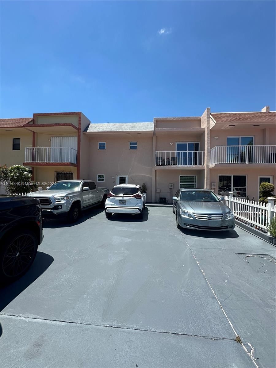 Real estate property located at 11209 33rd Cir Pl #0, Miami-Dade County, KARLAN TOWNHOUSES SUB, Miami, FL