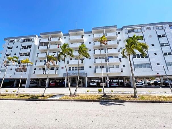 Real estate property located at 1720 Jefferson St #404, Broward County, SUN HAVEN TOWERS CONDO, Hollywood, FL