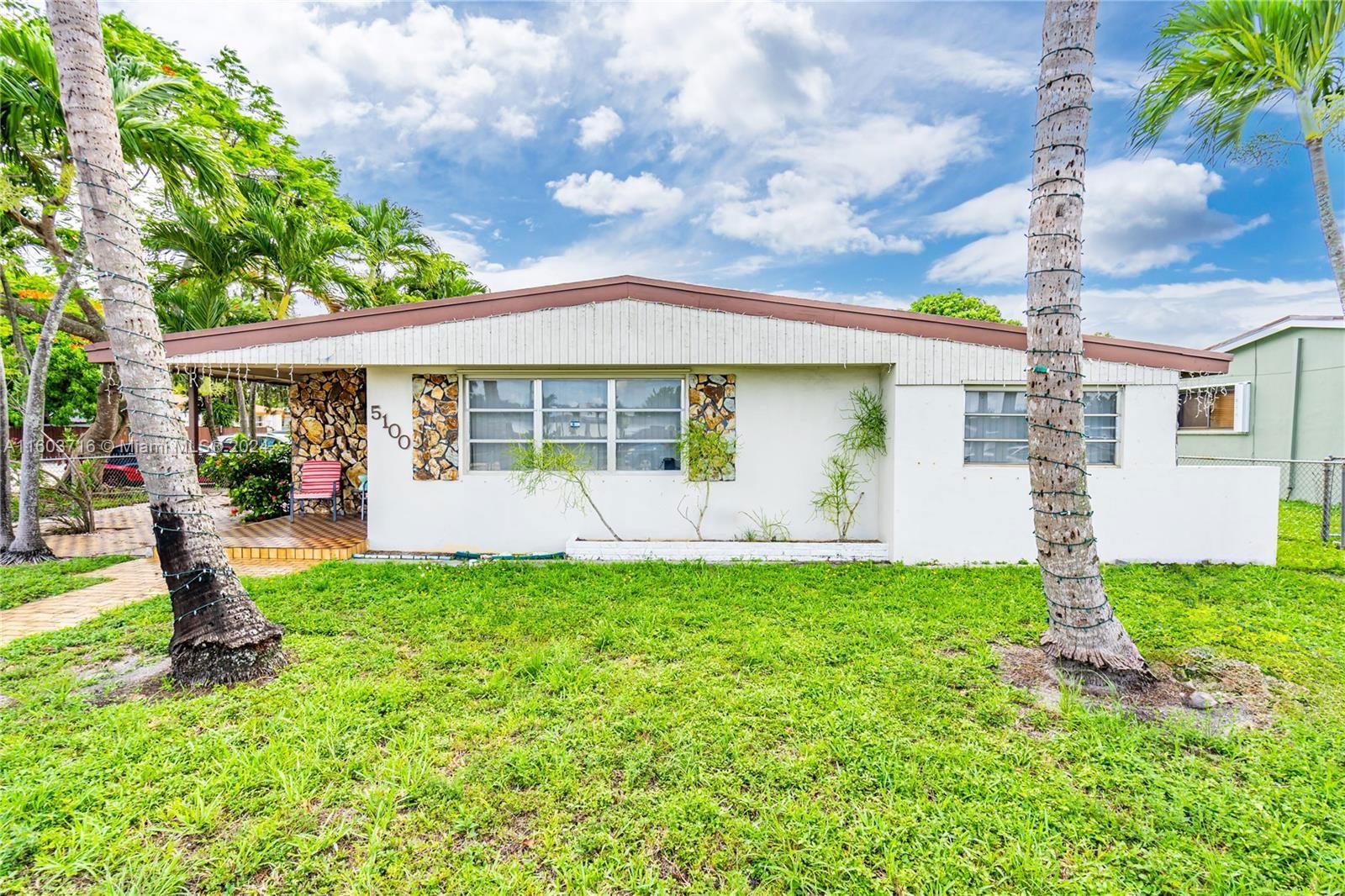 Real estate property located at 5100 8th Ave, Miami-Dade County, LE JEUNE PARK, Hialeah, FL