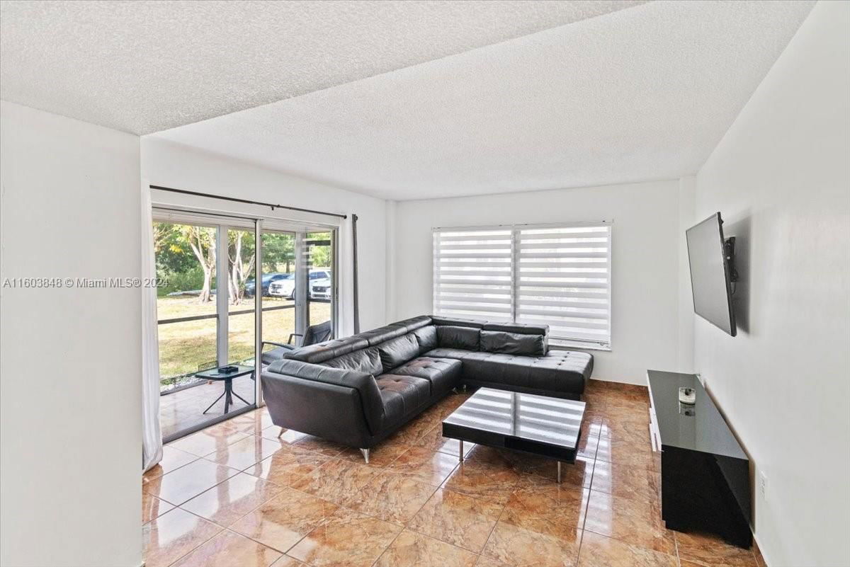 Real estate property located at 4172 Inverrary Dr #102, Broward County, MANORS OF INVERRARY I-7, Lauderhill, FL