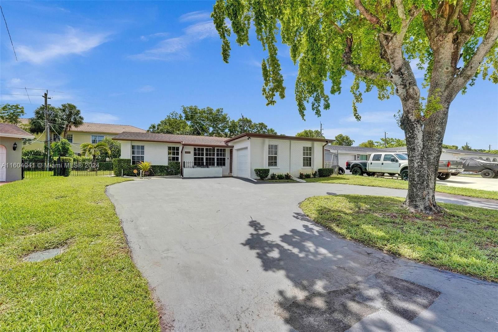 Real estate property located at 2613 Sutton Dr, Broward County, KNOLLS 3 SEC, Miramar, FL