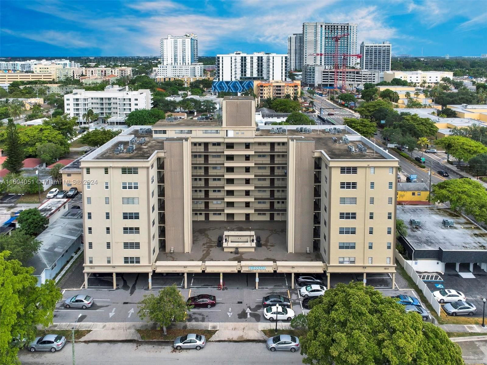 Real estate property located at 1811 Jefferson St #809, Broward, TELSTAR CONDOMINIUM INC, Hollywood, FL