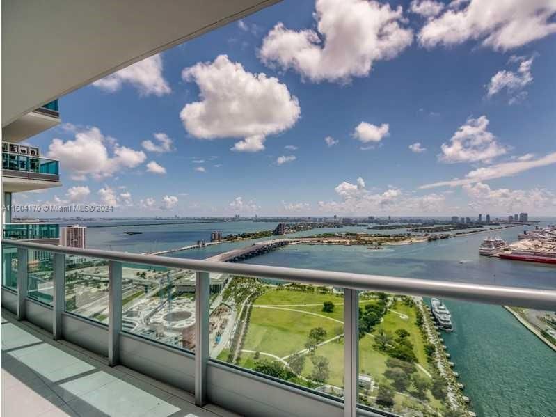 Real estate property located at 900 Biscayne Blvd #4009, Miami-Dade County, 900 BISCAYNE BAY CONDO, Miami, FL