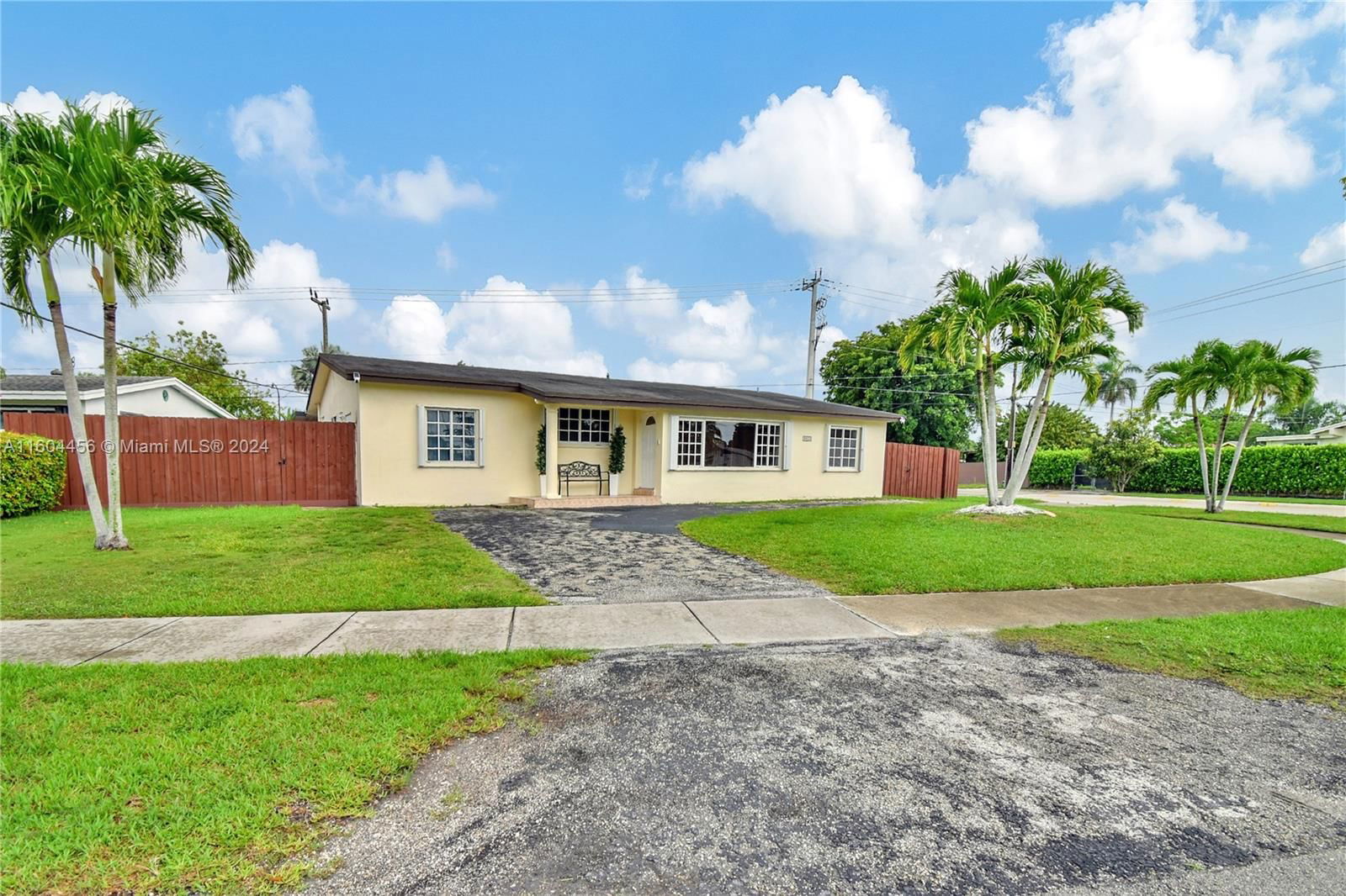 Real estate property located at 9555 Dominican Dr, Miami-Dade County, SOUTH CORAL HOMES SEC 2, Cutler Bay, FL