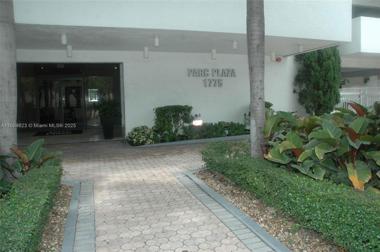 Real estate property located at 1775 Washington Ave #3G, Miami-dade, Parc Plaza Condo, Miami Beach, FL