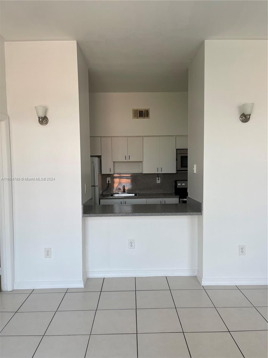 Real estate property located at 7400 20th Ave #315, Miami-Dade County, ROYAL PALMS CONDO, Hialeah, FL