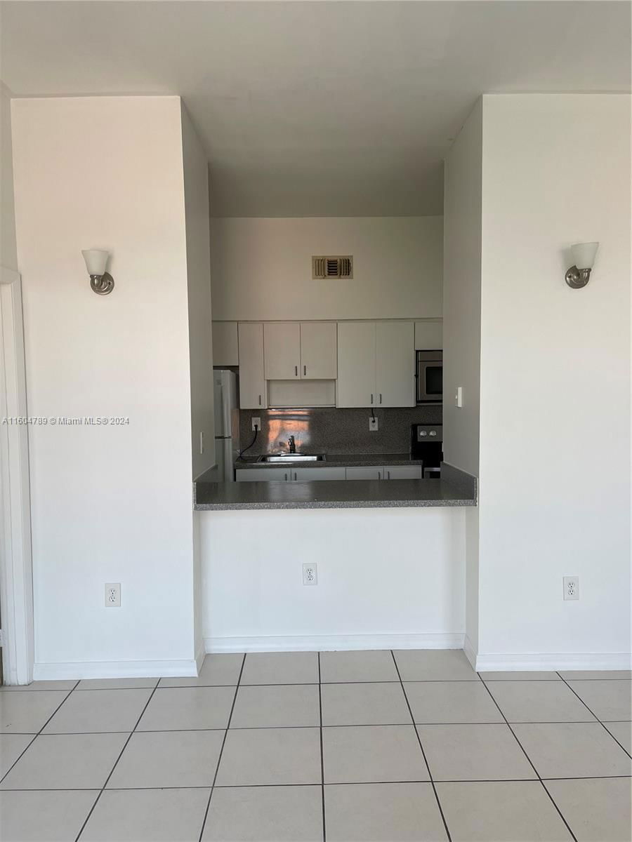 Real estate property located at 7400 20th Ave #315, Miami-Dade County, ROYAL PALMS CONDO, Hialeah, FL