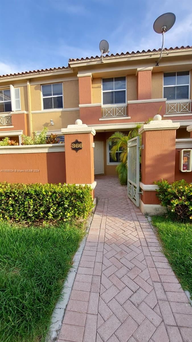 Real estate property located at 11479 60th Ter #366, Miami-Dade County, THE GATES AT DORAL ISLES, Doral, FL