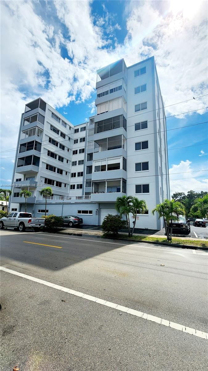 Real estate property located at 1700 Pierce St #202, Broward County, ST FRANCIS APTS CO-OP, Hollywood, FL