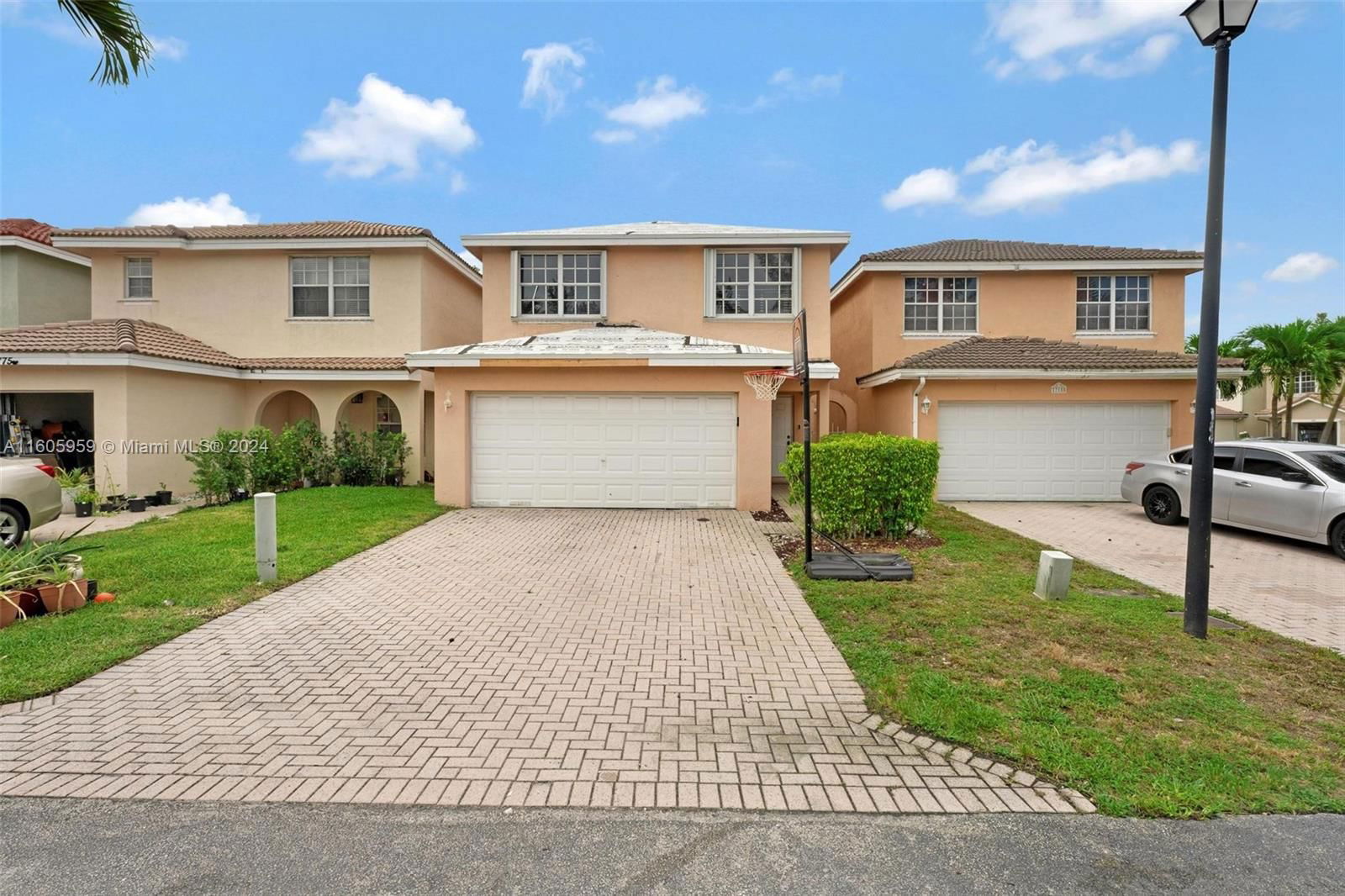 Real estate property located at 7165 Sienna Ridge Dr, Broward County, S & R OF INVERRARY, Lauderhill, FL