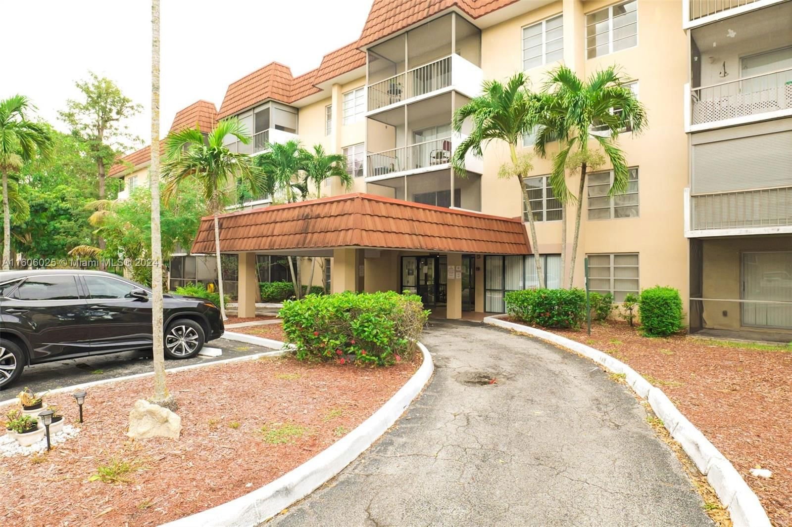 Real estate property located at 4166 Inverrary Dr #106, Broward County, MANORS OF INVERRARY I-10, Lauderhill, FL