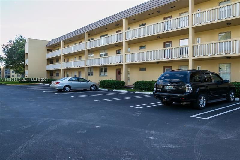 Real estate property located at 6200 62nd St #102, Broward County, BERMUDA CLUB FOUR CONDO, Tamarac, FL