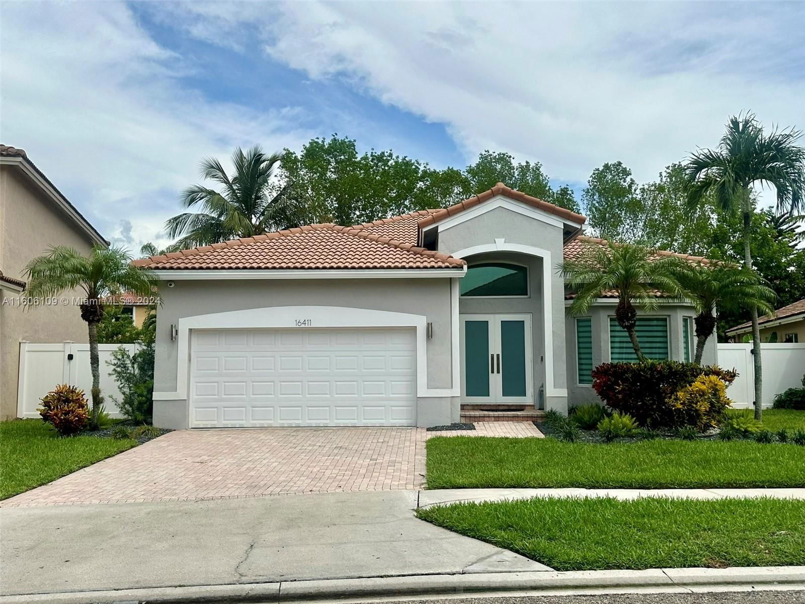 Real estate property located at 16411 Sapphire Dr, Broward County, SAPPHIRE POINTE, Weston, FL