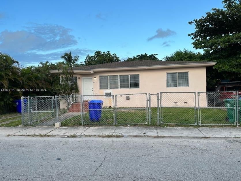 Real estate property located at 831 31st Ct, Miami-Dade, HILAH PARK ADDN, Miami, FL