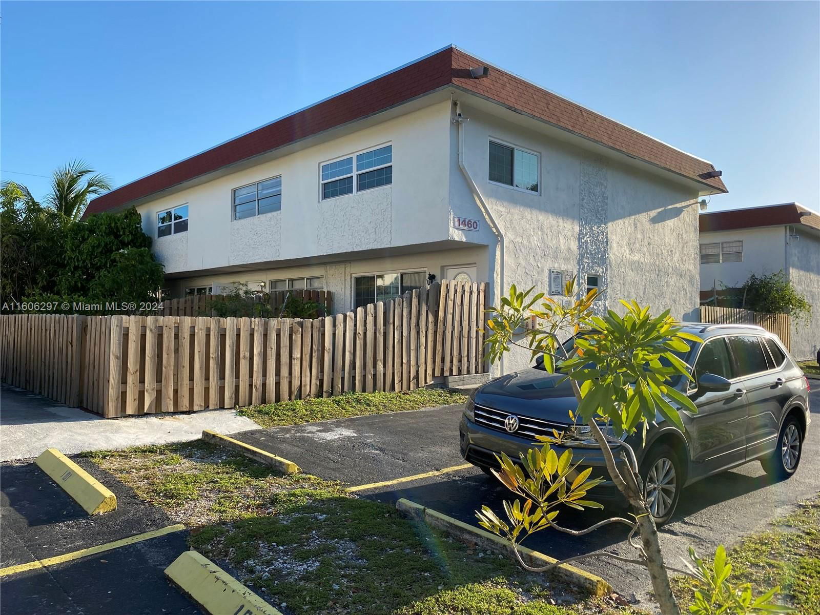 Real estate property located at 1460 151st St #102, Miami-Dade, THE LOFTS TOWN VILLAS CON, North Miami Beach, FL