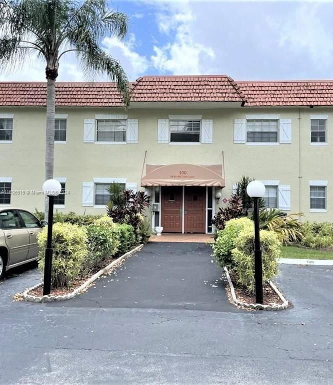 Real estate property located at 5681 2nd Ct #204, Broward County, Meadows Condo, Margate, FL