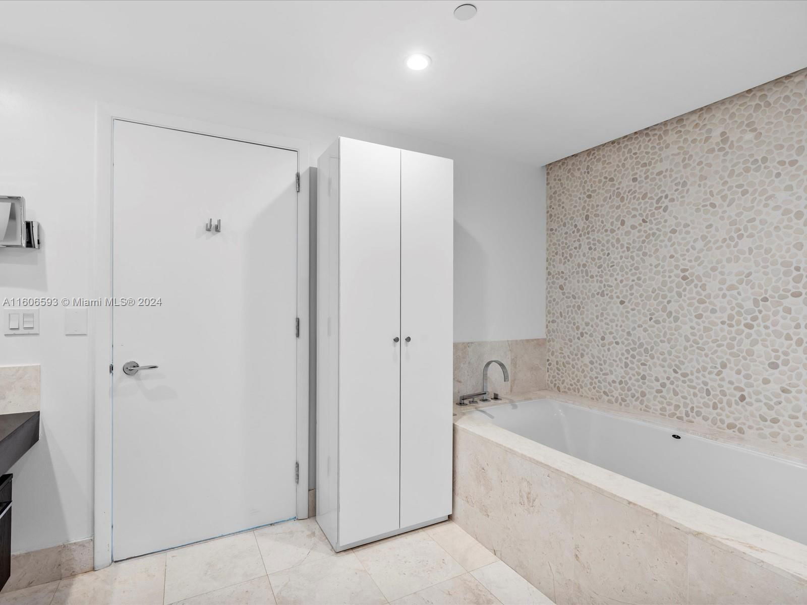Real estate property located at 17121 Collins Ave #1607, Miami-dade, Jade Ocean Condo, Sunny Isles Beach, FL