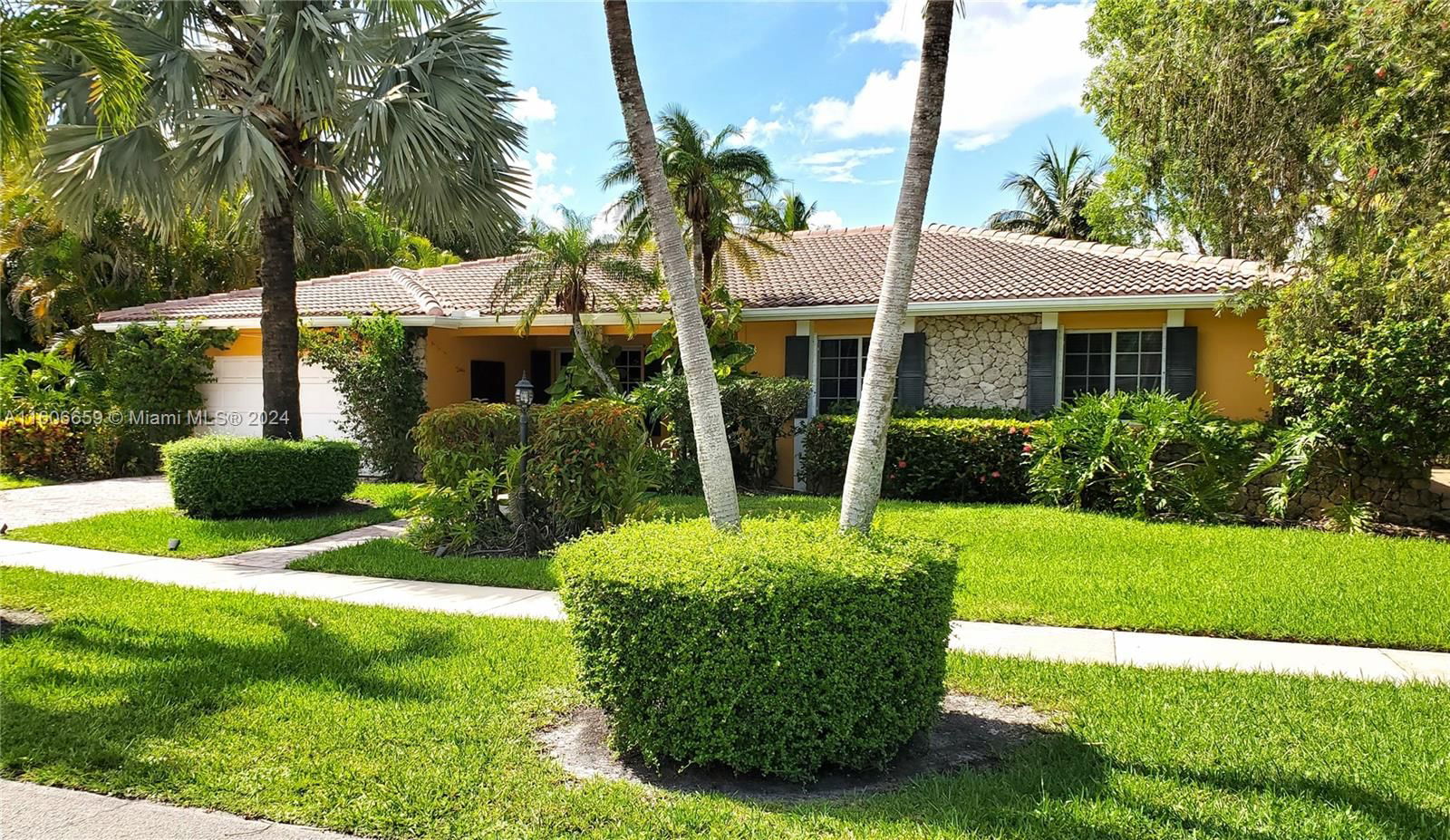 Real estate property located at 16621 Royal Poinciana Dr, Broward County, BONAVENTURE LAKES, Weston, FL