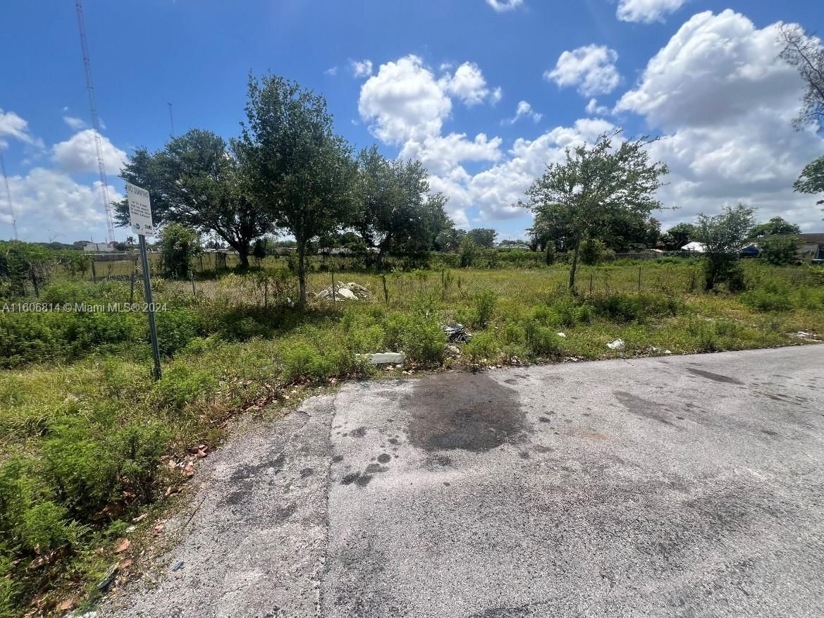 Real estate property located at NW 42 AVE NW 204 ST, Miami-Dade County, 3RD ADDN TO STARLIGHT, Miami Gardens, FL