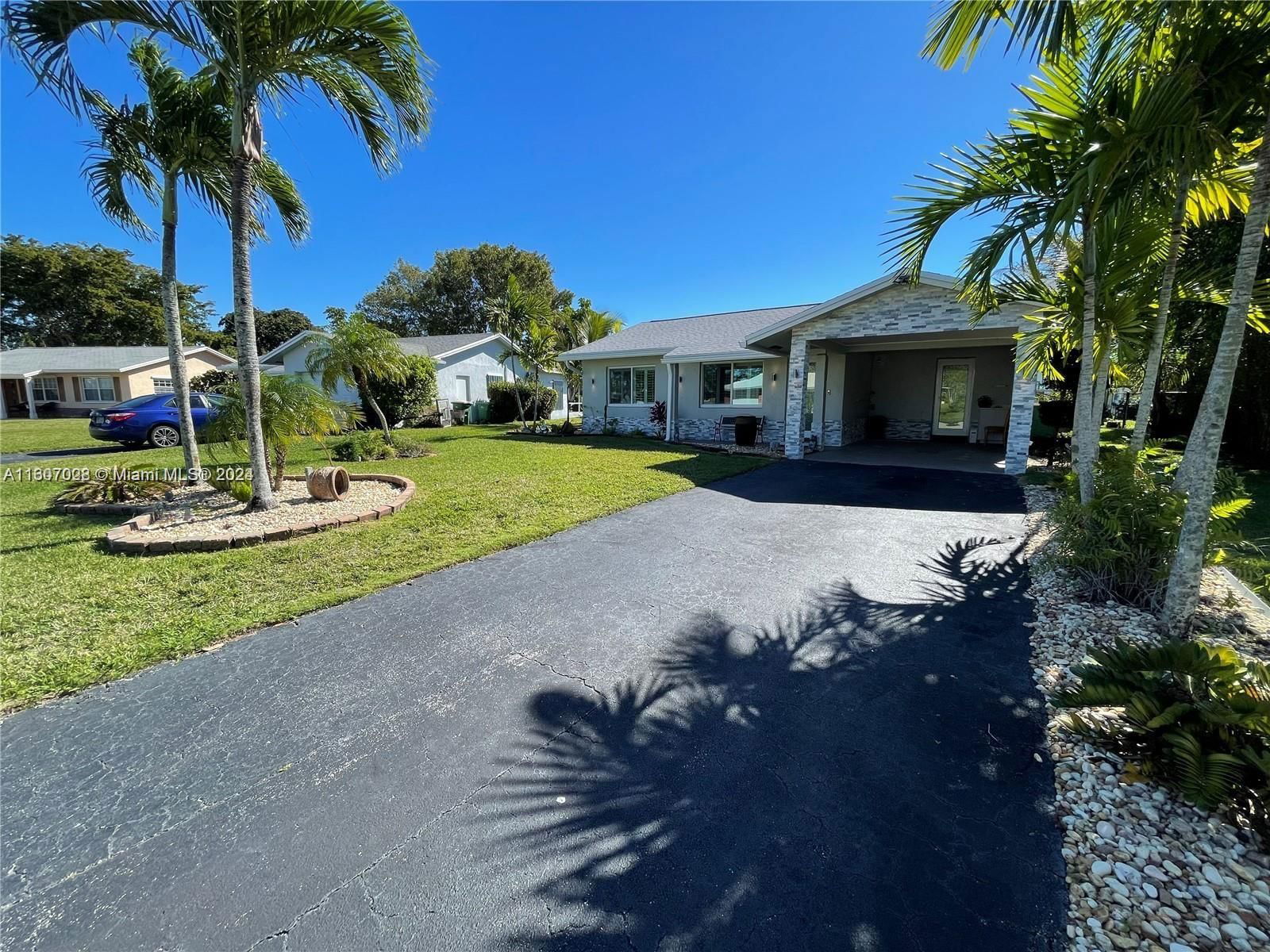 Real estate property located at 8112 101st Ave, Broward, WESTWOOD COMMUNITY 6, Tamarac, FL