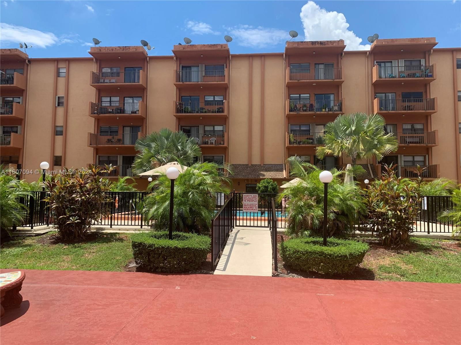 Real estate property located at 1800 54th St #302, Miami-Dade, WESTLAND CONDO, Hialeah, FL