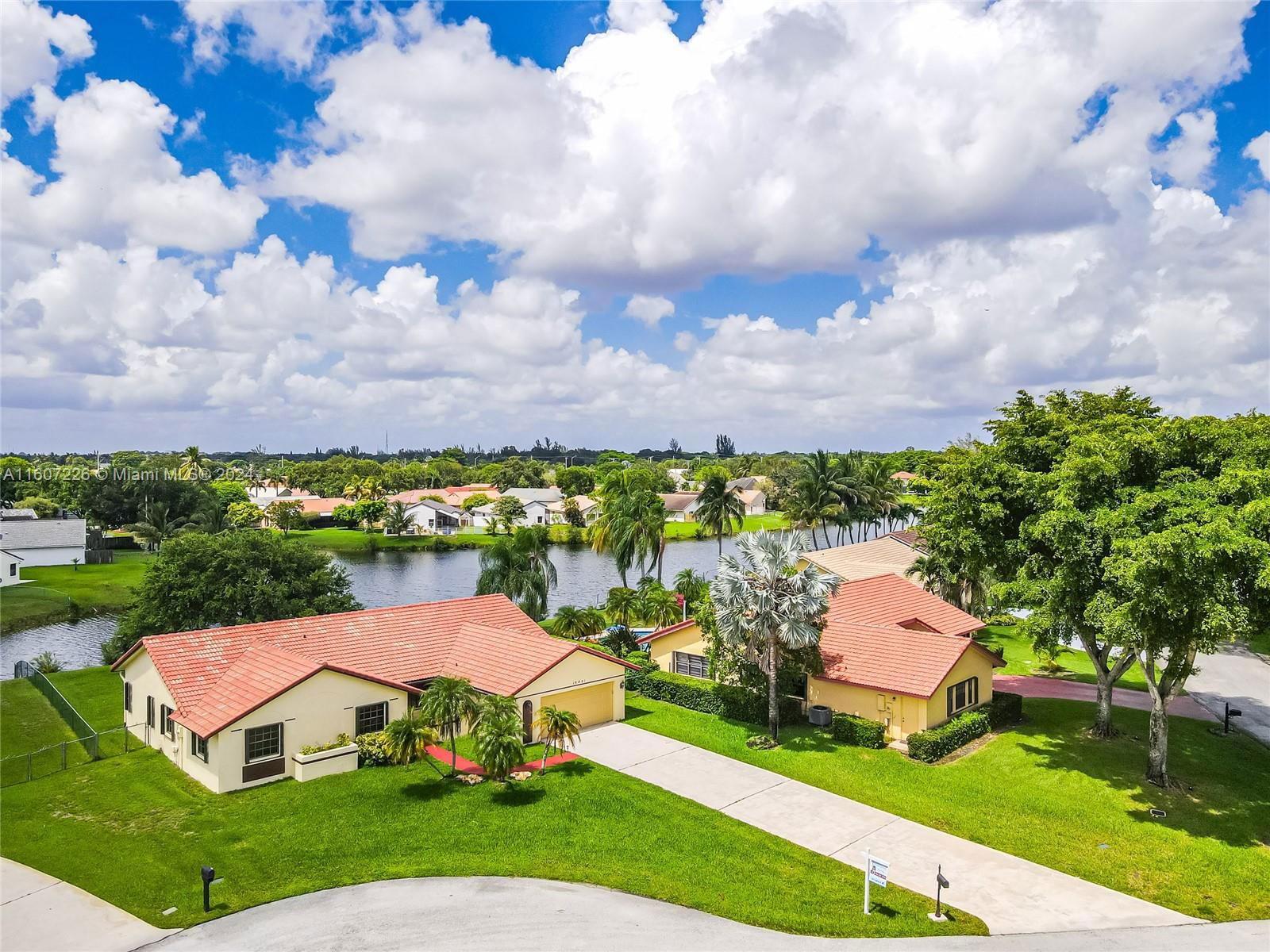 Real estate property located at 15021 Featherstone Way, Broward County, FALCONS LEA, Davie, FL