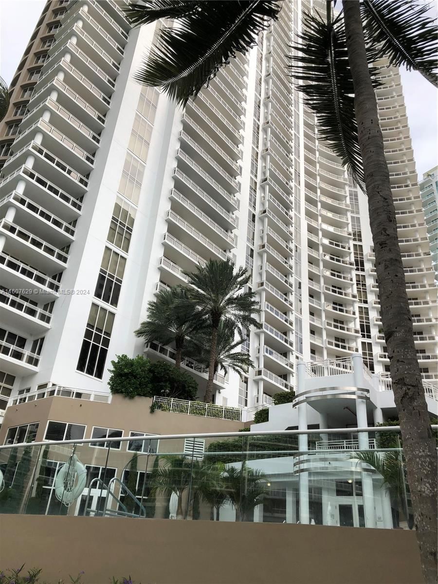 Real estate property located at 901 Brickell Key Blvd #601, Miami-Dade County, CARBONELL CONDO, Miami, FL