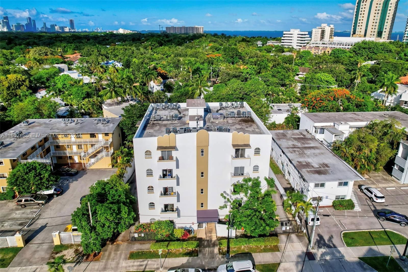 Real estate property located at 3051 27th Ave #402, Miami-Dade, GROVE PALMS II CONDO, Miami, FL